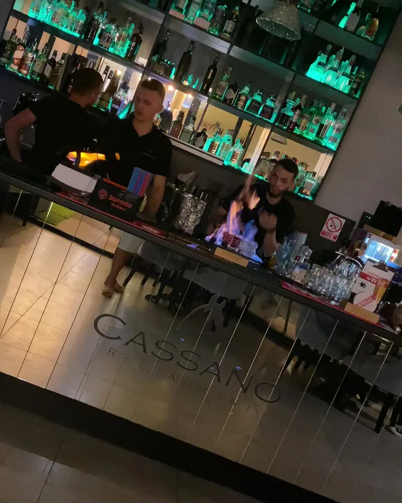 Bar wieczorem